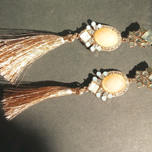 Dangle Earings - Picture 1 of 2